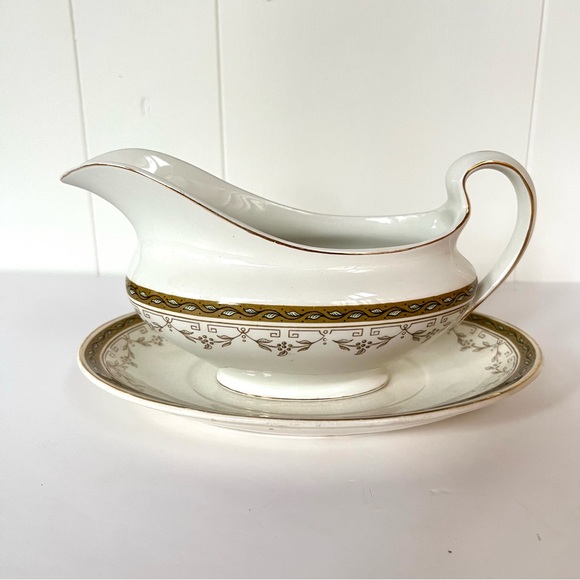 Vintage Gravy Boat & Tray - Picture 2 of 15